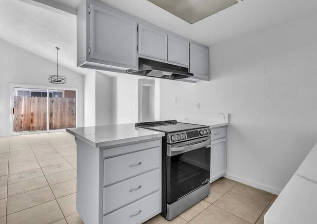 Building Photo - Beautiful 3/2 duplex in Citrus Heights!