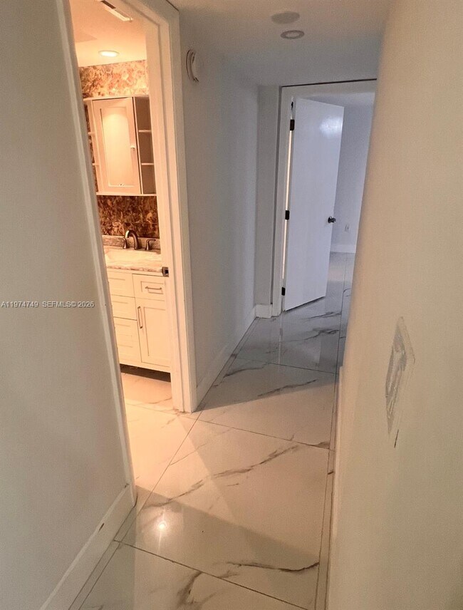 Building Photo - 10525 SW 112th Ave