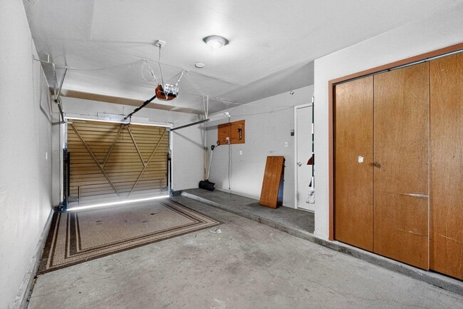 Building Photo - 2702 Avenida Del Sol