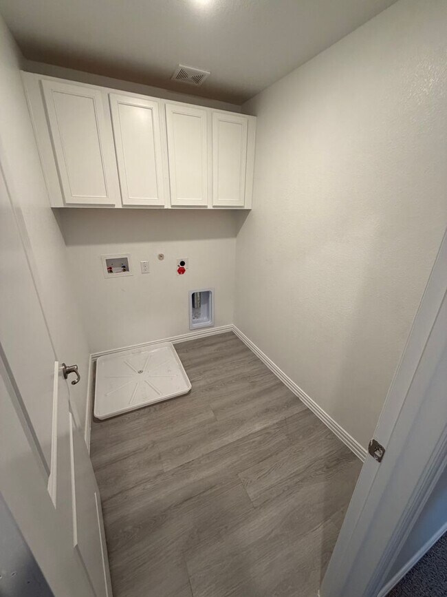 Building Photo - 2940 Bluets Dr