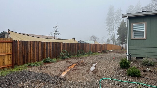 Building Photo - Newer Manufactured home  Paradise Location...