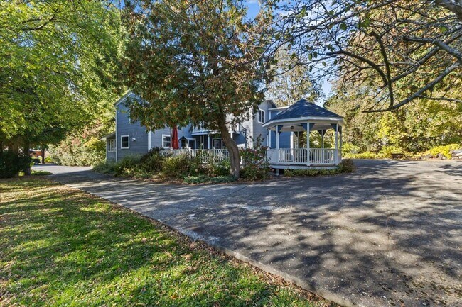 Building Photo - Well-Cared for historic beauty in private setting tucked in the Hill Section