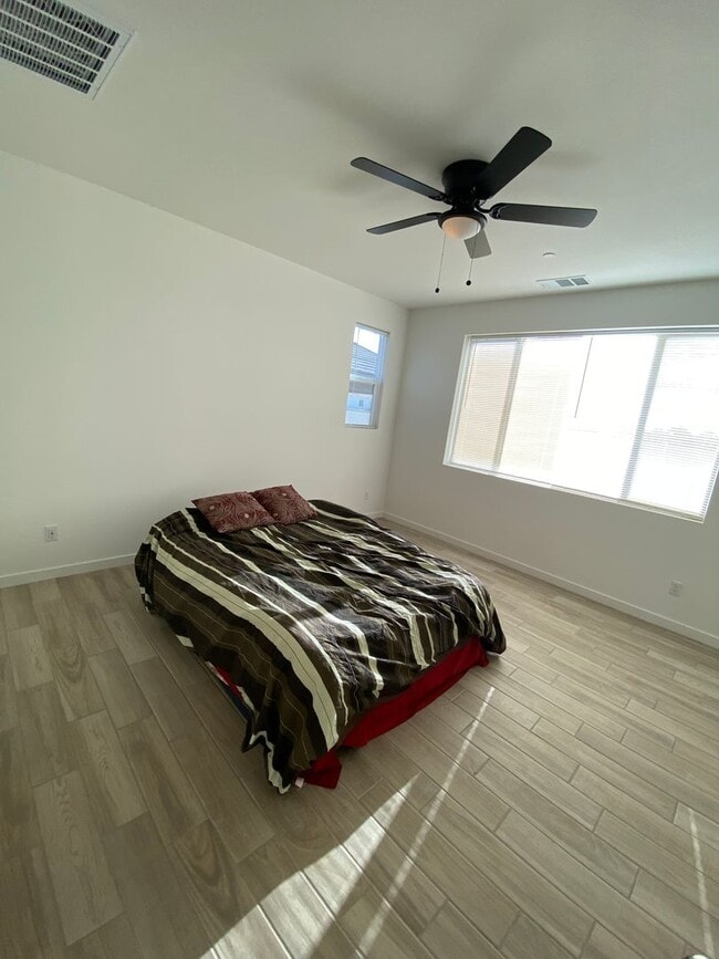 Building Photo - Beautiful Home with Solar