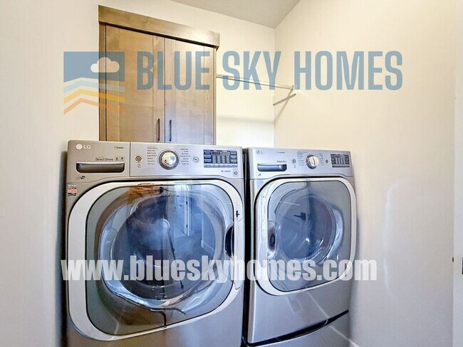 Building Photo - 3273 S Yorktown Ln