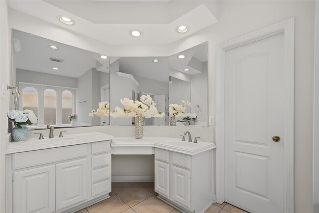 Building Photo - 5807 Bayberry Way