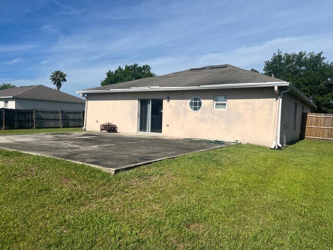 Building Photo - 3 BR/2BA $1950 Middleburg