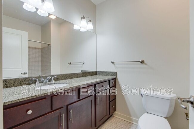 Building Photo - 420 S Front St