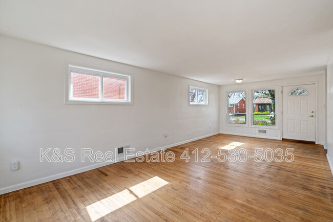 Building Photo - 370 Princeton Dr