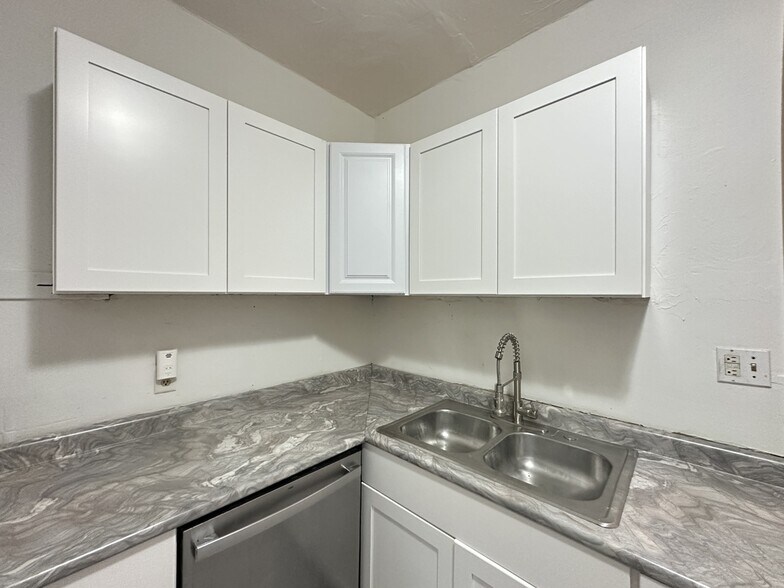 Building Photo - 3958 N Janssen Ave