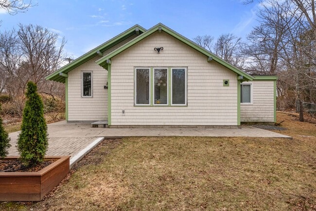 Building Photo - Year-round 3-Bedroom Home in Rockport