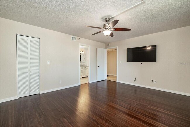 Building Photo - 5950 Pelican Bay Plaza S