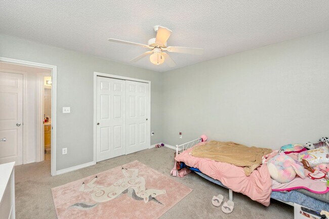 Building Photo - 3 Bedroom in Navarre!!