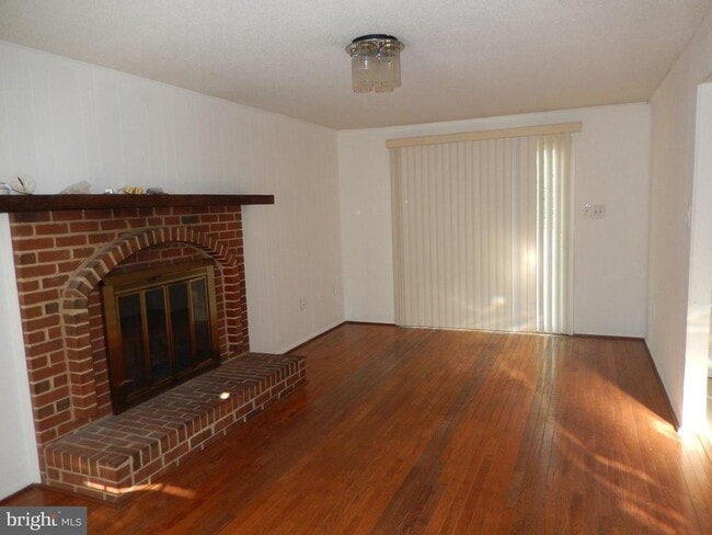 Building Photo - 15821 Anamosa Dr
