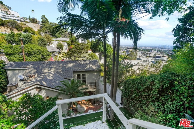 Building Photo - 1531 Marmont Ave