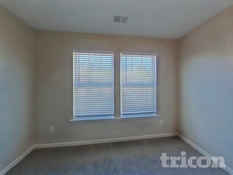 Building Photo - 377 Longfellows Ln