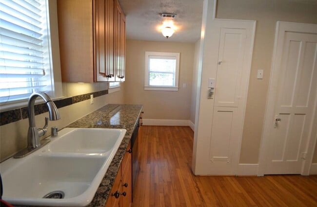 Building Photo - 1507 McDuffie St