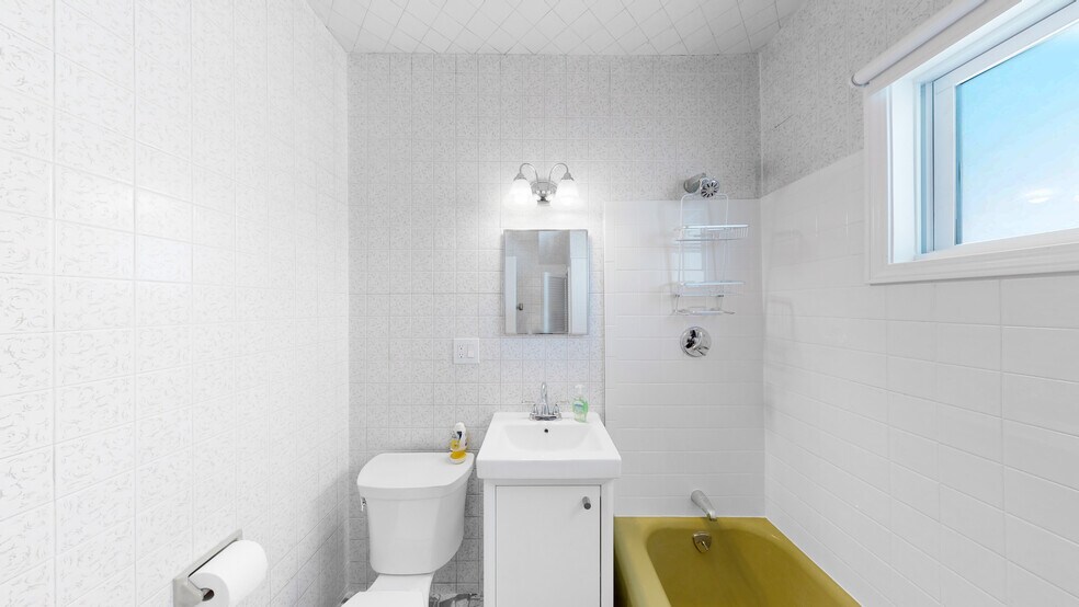 Building Photo - 70 Hudson St