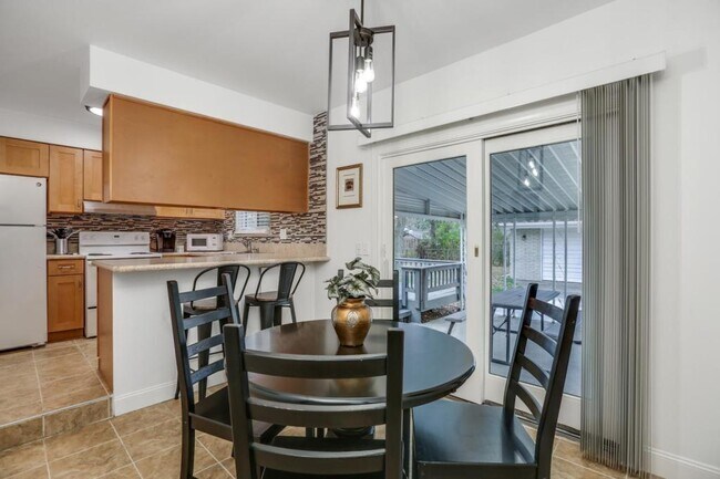 Building Photo - 9215 Tavistock Dr