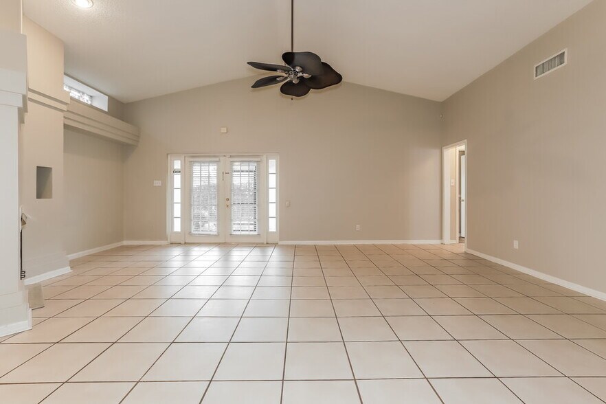 Building Photo - 1521 Vernon Ct