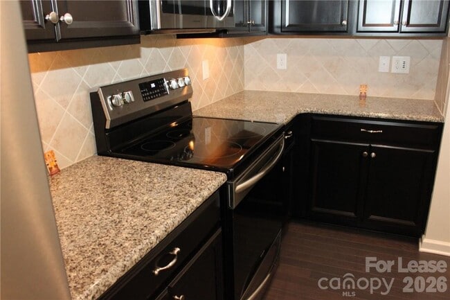 Building Photo - 6017 Sweetbay Ln