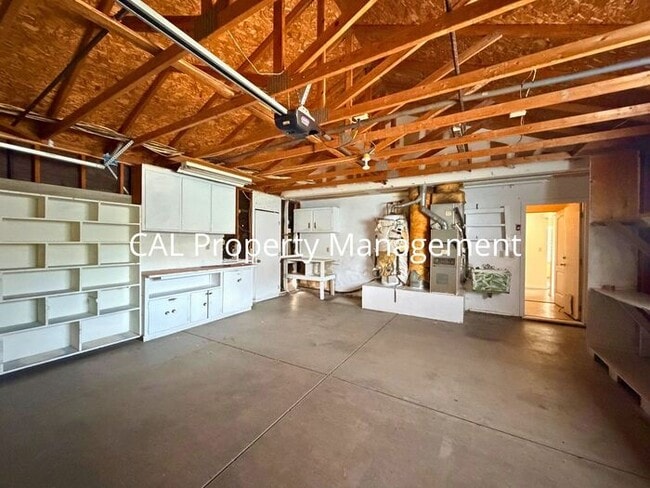 Building Photo - Rare 4 bedroom 2 bath rental in Pine Meadow Estates King City!