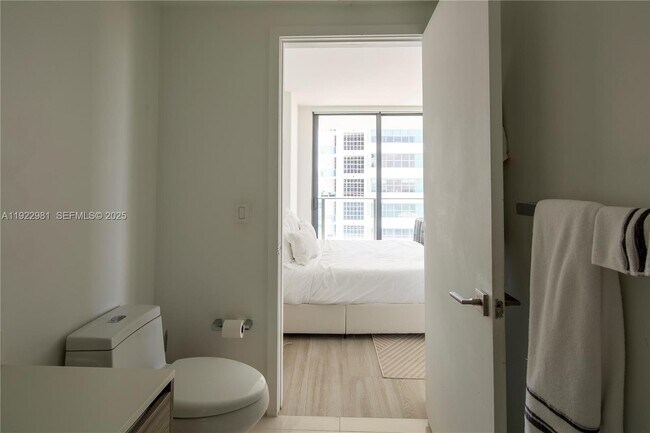 Building Photo - 121 NE 34th St