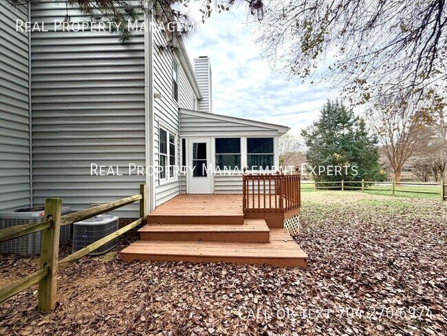 Building Photo - 9315 Pebble Creek Way