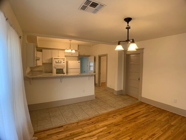 Building Photo - Edmond 3 bed 1 1/2 bath close to UCO