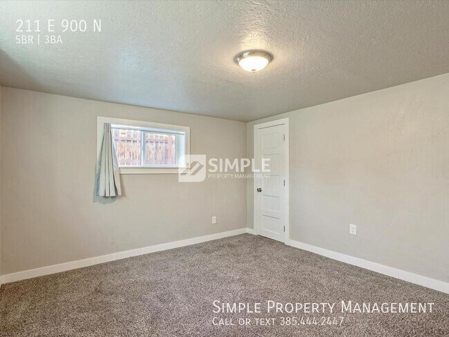 Building Photo - 211 900 N