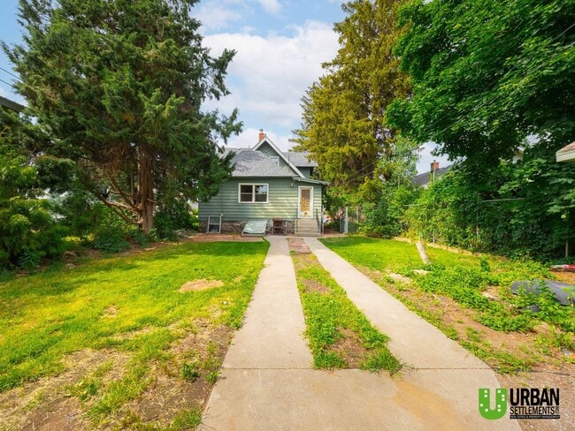 Building Photo - Spacious 4-Bedroom Home with 2-Car Garage, Basement Storage & Flexible Living Space in North Spokane