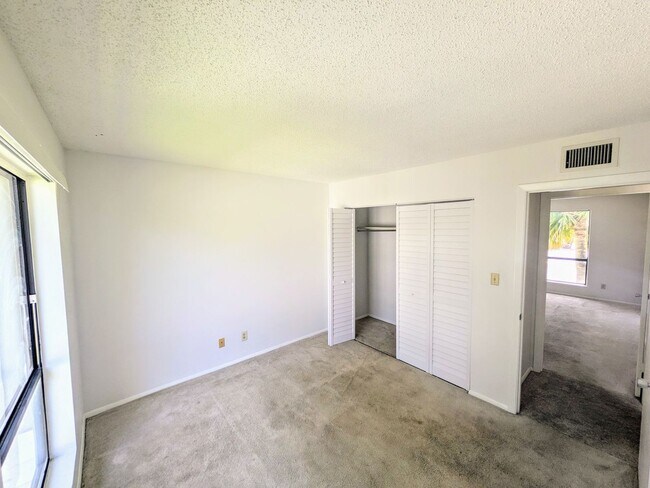 Building Photo - Annual UNfurnished 3-bedroom, 2/ 1/2 bathr...