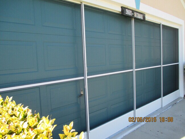Building Photo - Lovely Oakwood Village Home