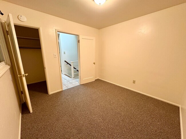 Building Photo - Spacious 4-Bedroom Home with Bonus Room in...