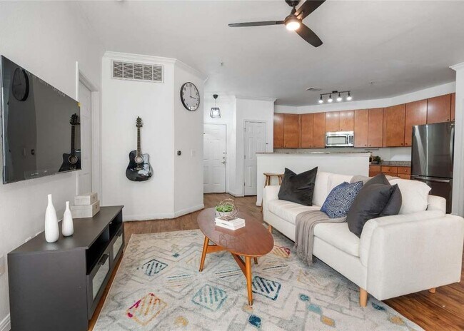 Building Photo - 2502 Leon St