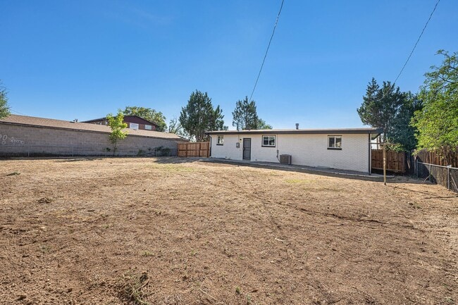 Building Photo - Spacious 6-Bed 3-Bath Home in Federal Heights/Denver