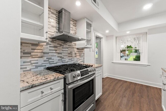 Building Photo - 1578 Yeakel Way