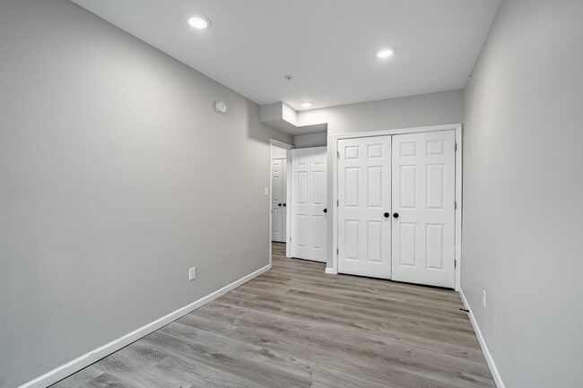 Building Photo - 235 E Market St