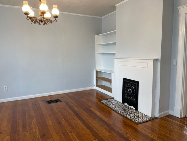 Building Photo - Beautiful 3bedroom 1.5 bath