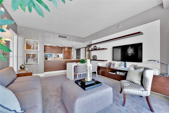 Building Photo - 475 Brickell Ave