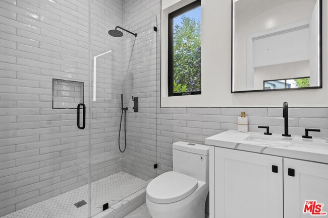 Building Photo - 4475 Mammoth Ave