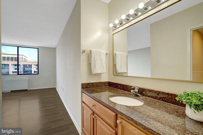 Building Photo - 3705 S George Mason Dr