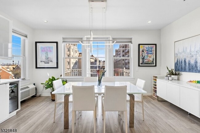 Building Photo - 1 Independence Way