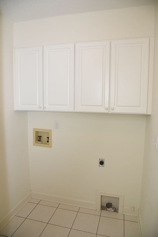 Building Photo - 4 bedroom in Parkwood Estates!