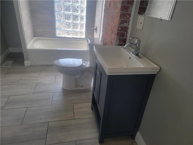 Building Photo - 599 Stanley Ave