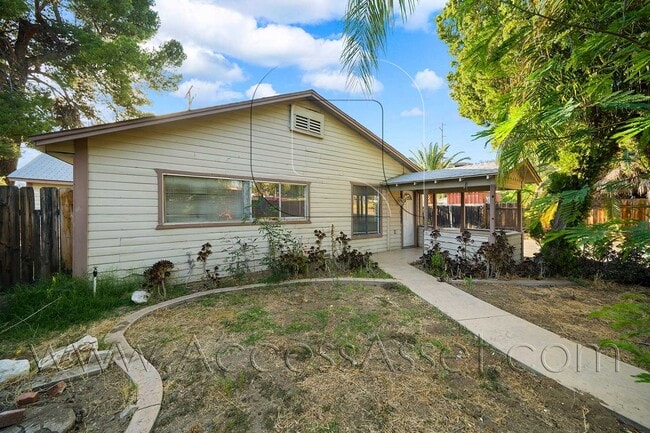 Building Photo - Charming Home in Historic Downtown Lake Elsinore!