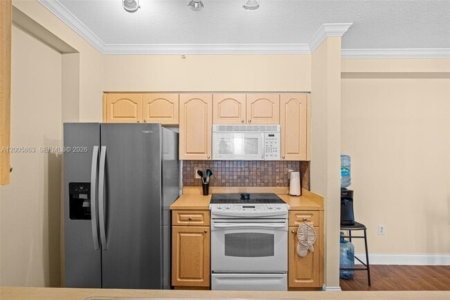 Building Photo - 6841 SW 44th St