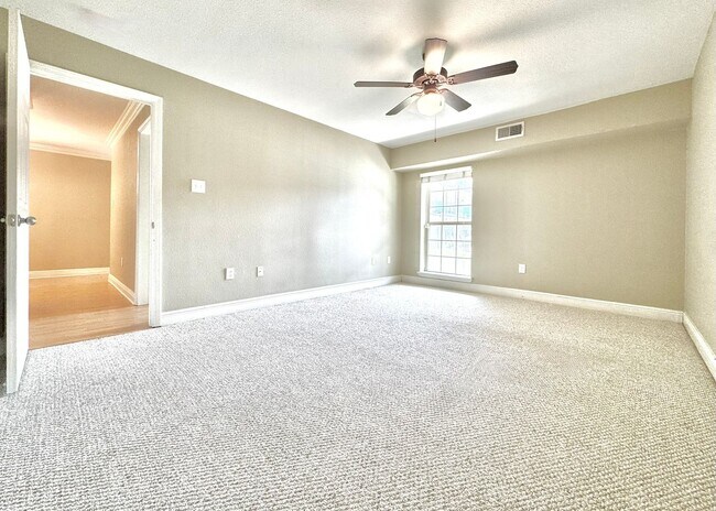 Building Photo - Stylish 2BR Condo in The Bradshaw – Gated ...