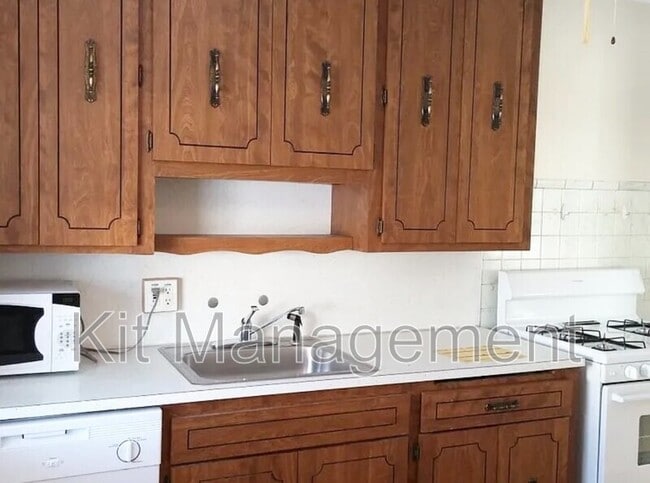 Building Photo - 34 W Poinsetta Ave