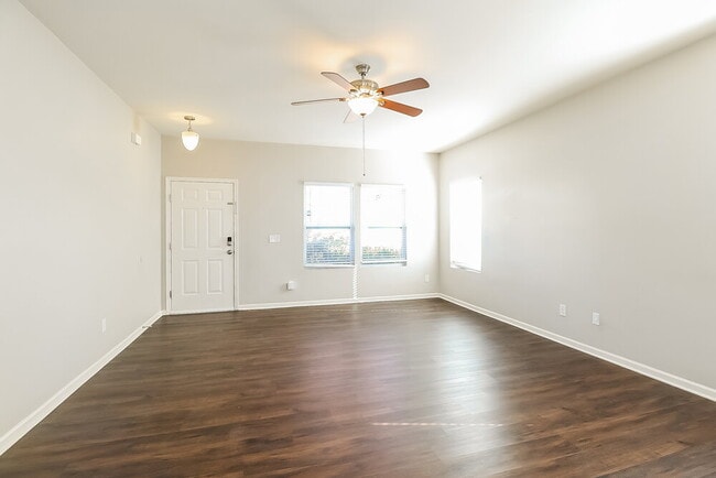 Building Photo - 252 Ranlo Ave