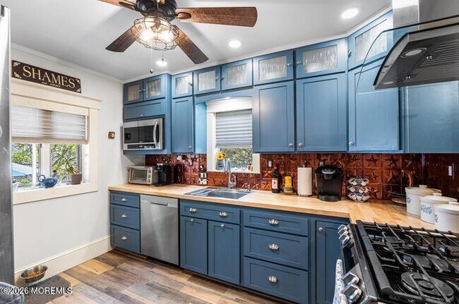 Building Photo - 15 Kiawah Ave